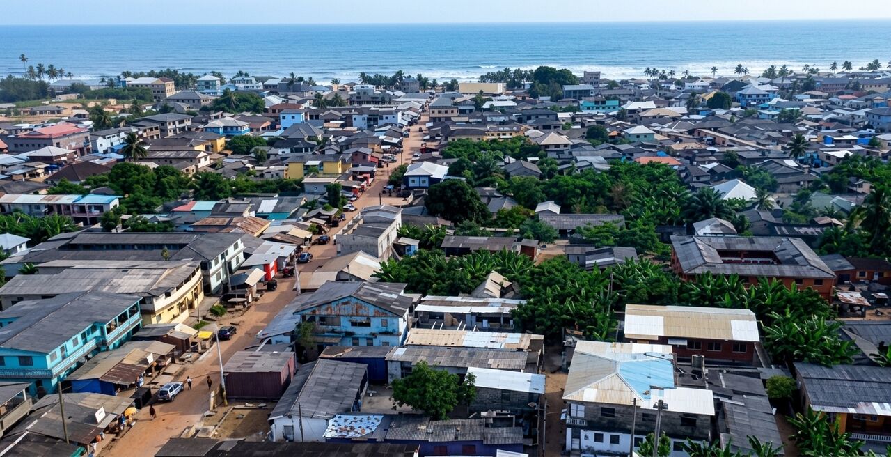 Esiama — ocean and coastline
